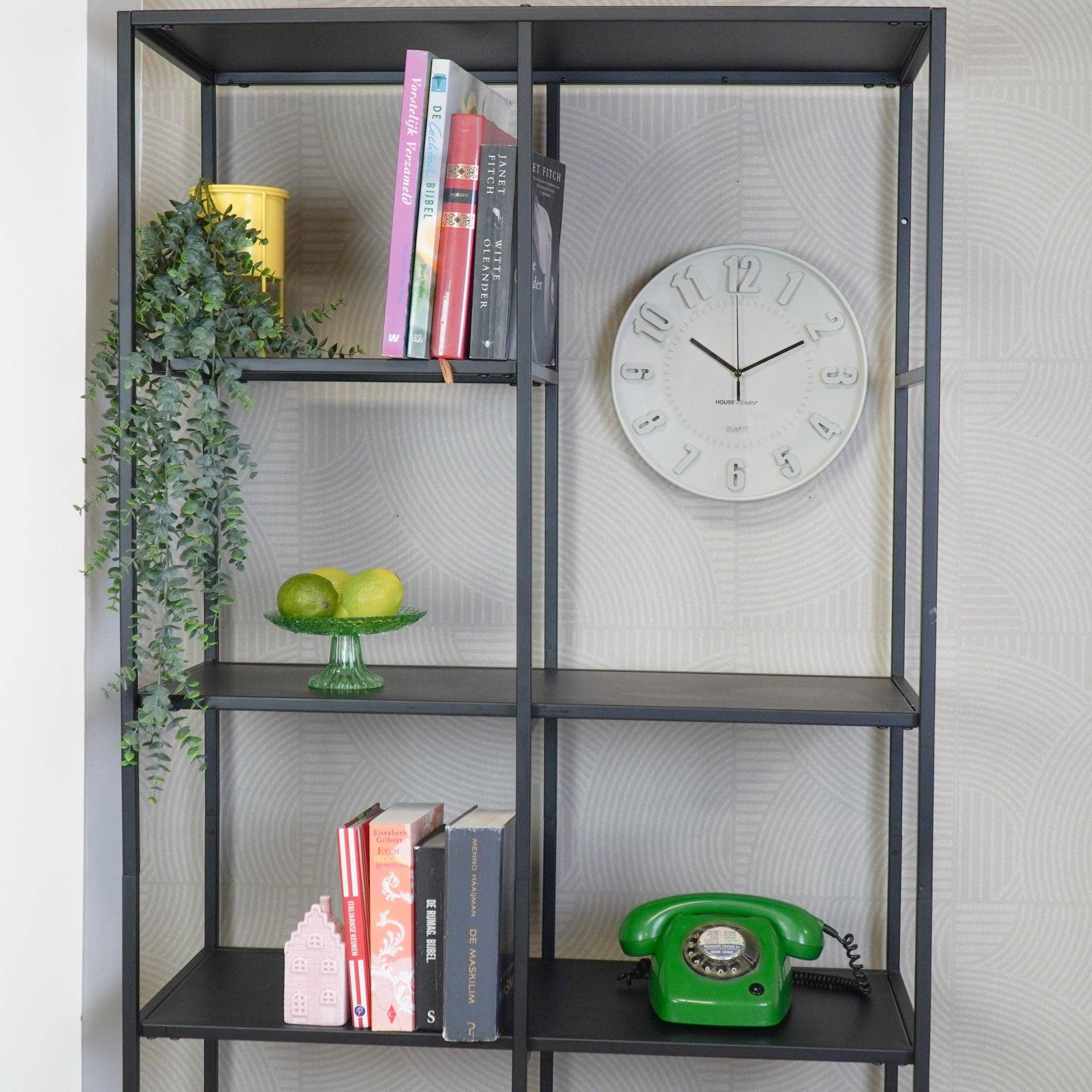 Μοντέρνο επιτοίχιο ρολόι House Vitamin σε χρώμα άμμου (sand) με ανάγλυφους 3D αριθμούς, διάμετρος 30cm.