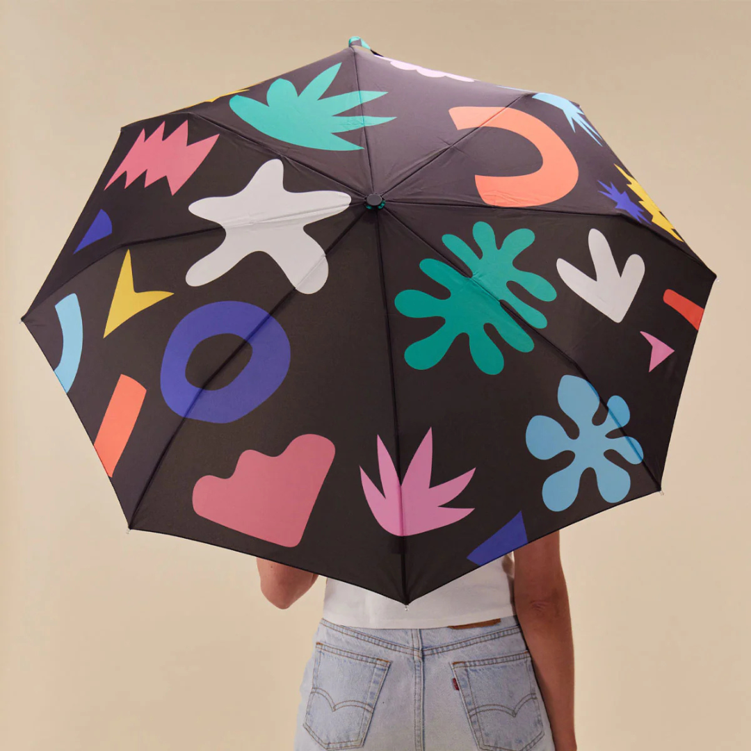 palma umbrella, duck umbrella, ομπρέλα design, the ritual project, compact umbrella, ξύλινη λαβή, minimal accessories, statement design, πολύχρωμο μοτίβο, gift idea