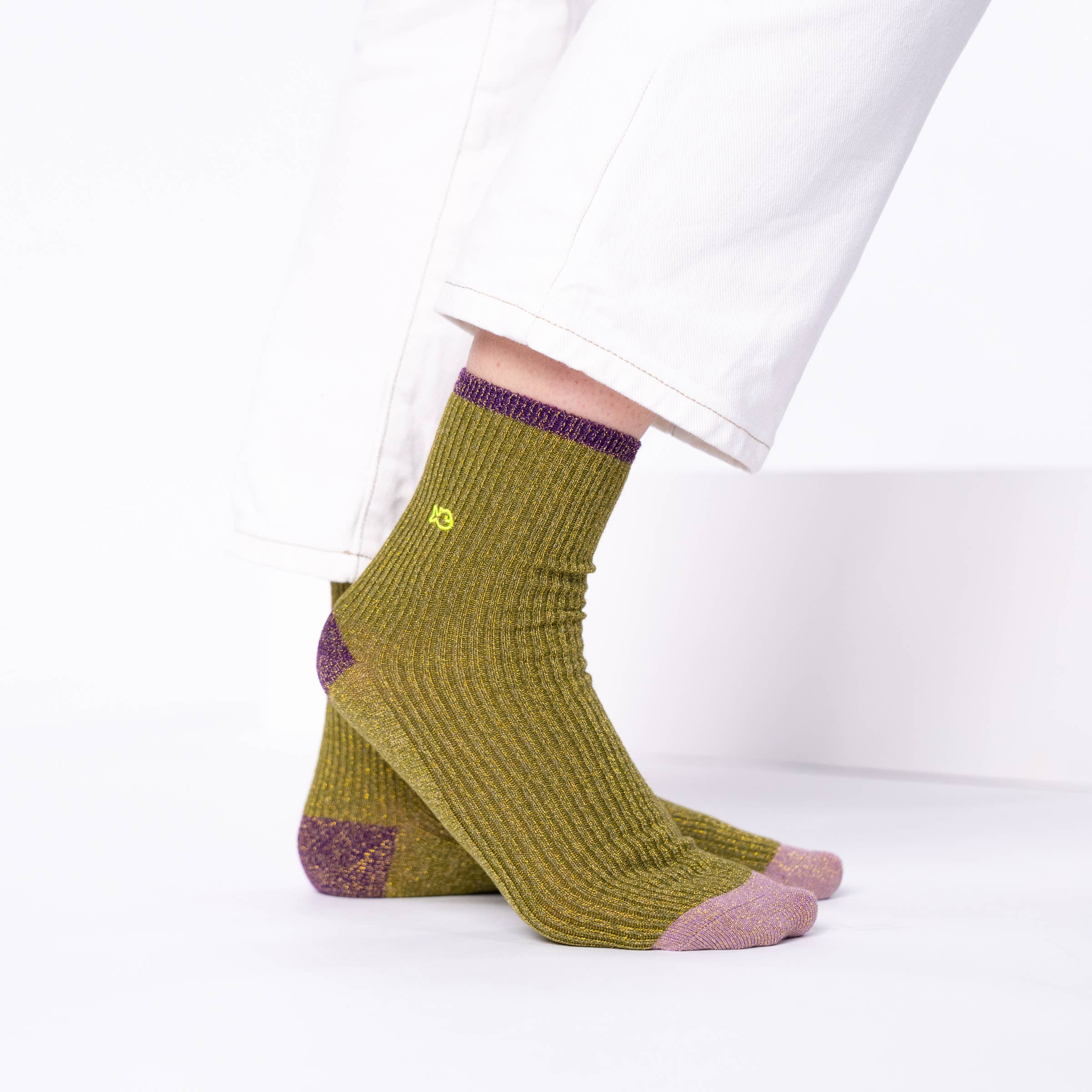 Ανδρικές κάλτσες Billybelt από χτενισμένο βαμβάκι σε vintage λαδί (olive) χρώμα με διακριτικό κεντημένο λογότυπο.