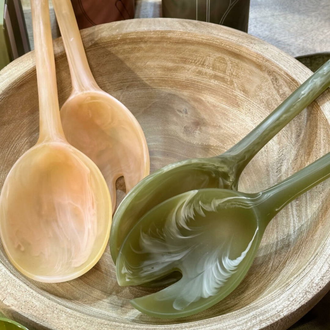 Σετ 2 τεμαχίων σερβιρίσματος σαλάτας σε κοραλί ρητίνη – Maegen – The Ritual Project