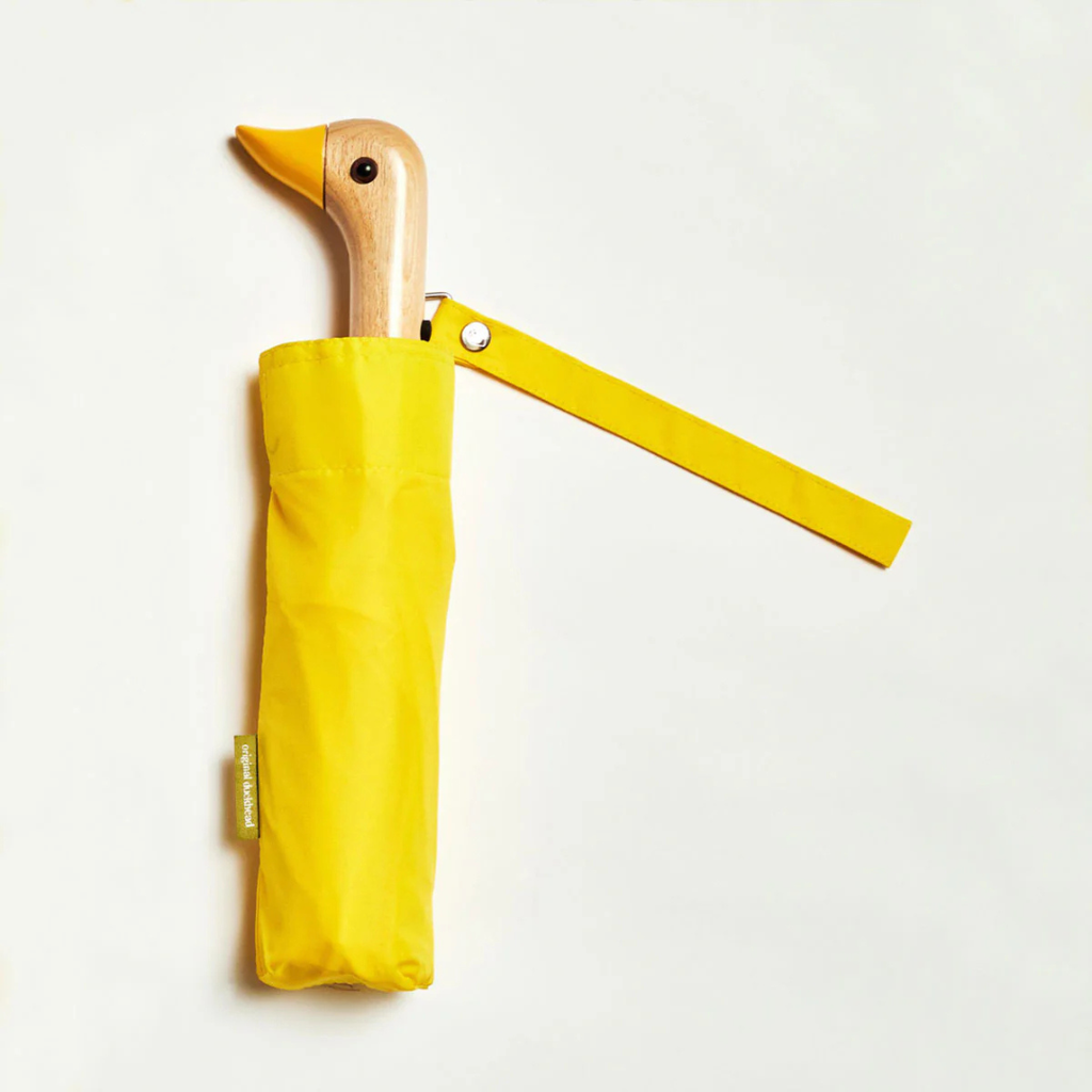 Yellow Duck Compact Umbrella με ξύλινη λαβή πάπιας και πολύχρωμο μοτίβο – The Ritual Project