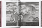 Το βιβλίο Genesis του Sebastião Salgado από τις εκδόσεις TASCHEN, με εμβληματική ασπρόμαυρη φωτογραφία της άγριας φύσης στο εξώφυλλο.