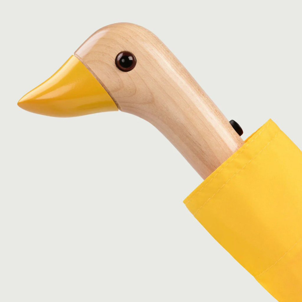 Yellow Duck Compact Umbrella με ξύλινη λαβή πάπιας και πολύχρωμο μοτίβο – The Ritual Project