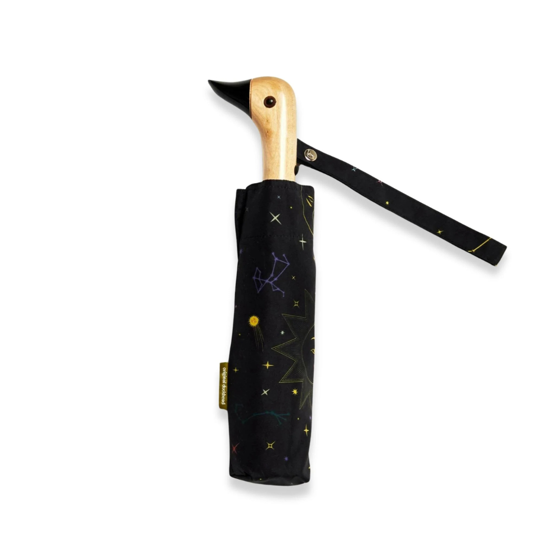 Zodiac Duck Compact Umbrella με ξύλινη λαβή πάπιας και πολύχρωμο μοτίβο – The Ritual Project