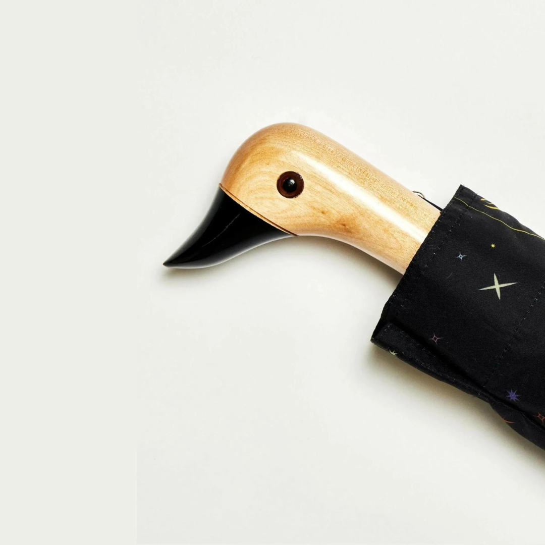 Zodiac Duck Compact Umbrella με ξύλινη λαβή πάπιας και πολύχρωμο μοτίβο – The Ritual Project