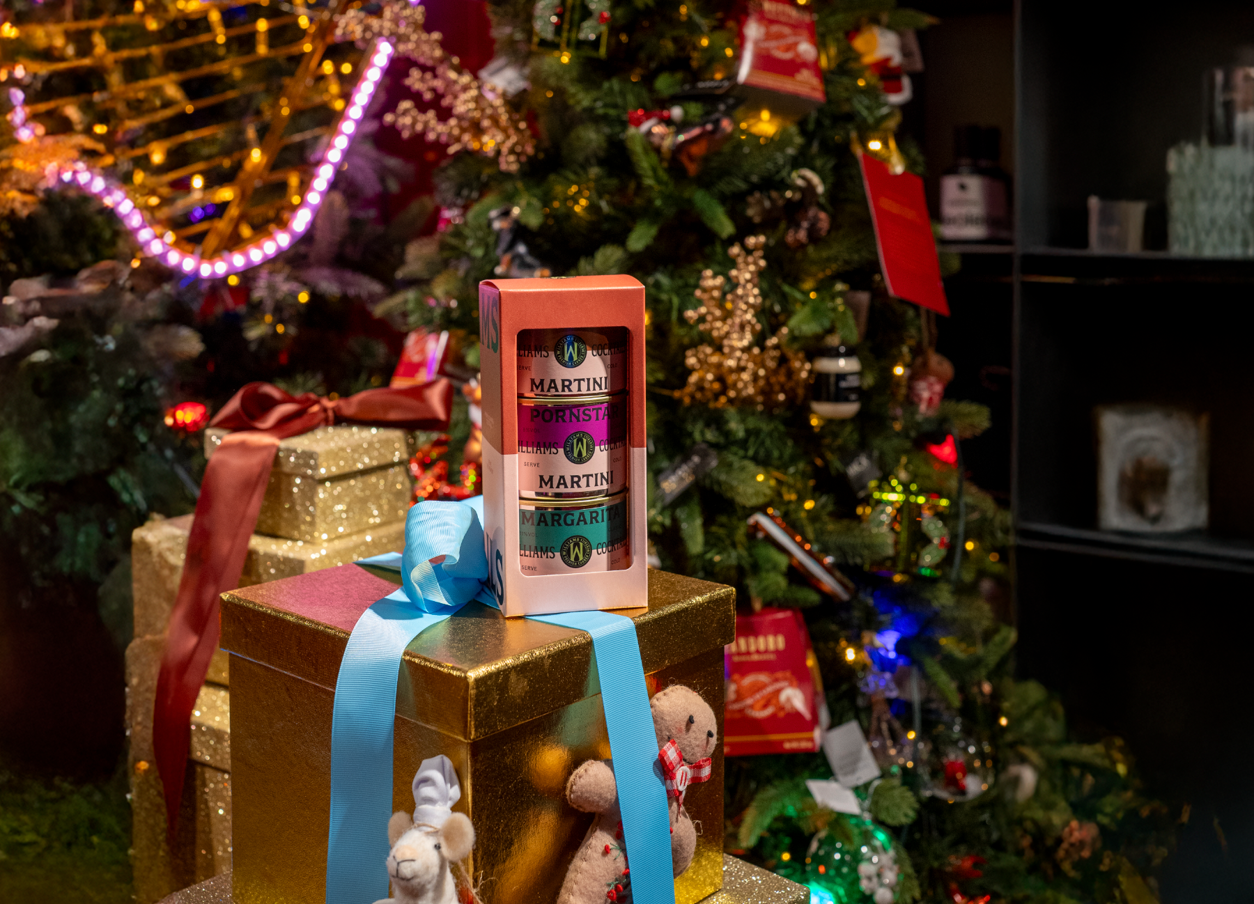 Πολυτελής συσκευασία δώρου Williams Cocktails που περιλαμβάνει τρεις κονσέρβες premium cocktails των 130ml.