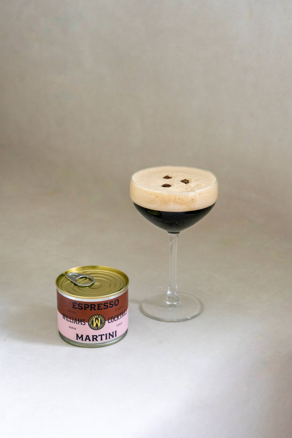 Premium κονσέρβα 130ml Williams Cocktails Espresso Martini με βότκα, αληθινό εκχύλισμα καφέ και λικέρ.