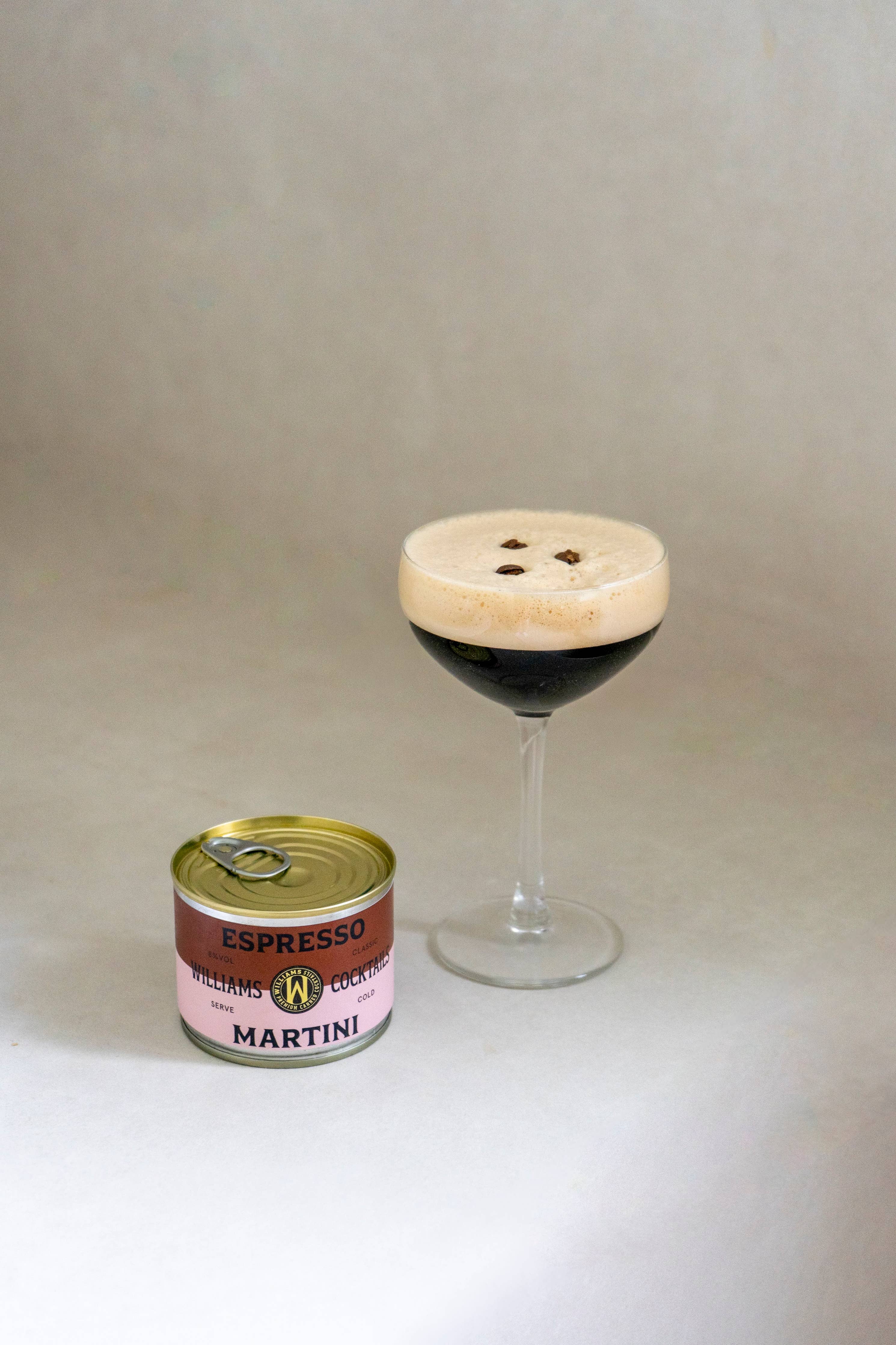 Premium κονσέρβα 130ml Williams Cocktails Espresso Martini με βότκα, αληθινό εκχύλισμα καφέ και λικέρ.