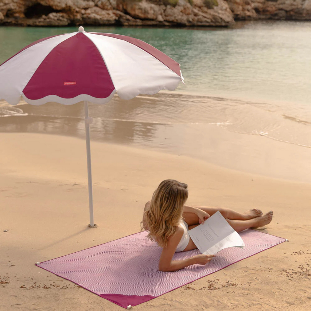 Γρήγορα στεγνωτική, anti‑sand beach towel σε συμπαγή θήκη μεταφοράς