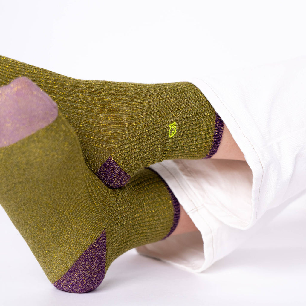 Ανδρικές κάλτσες Billybelt από χτενισμένο βαμβάκι σε vintage λαδί (olive) χρώμα με διακριτικό κεντημένο λογότυπο.