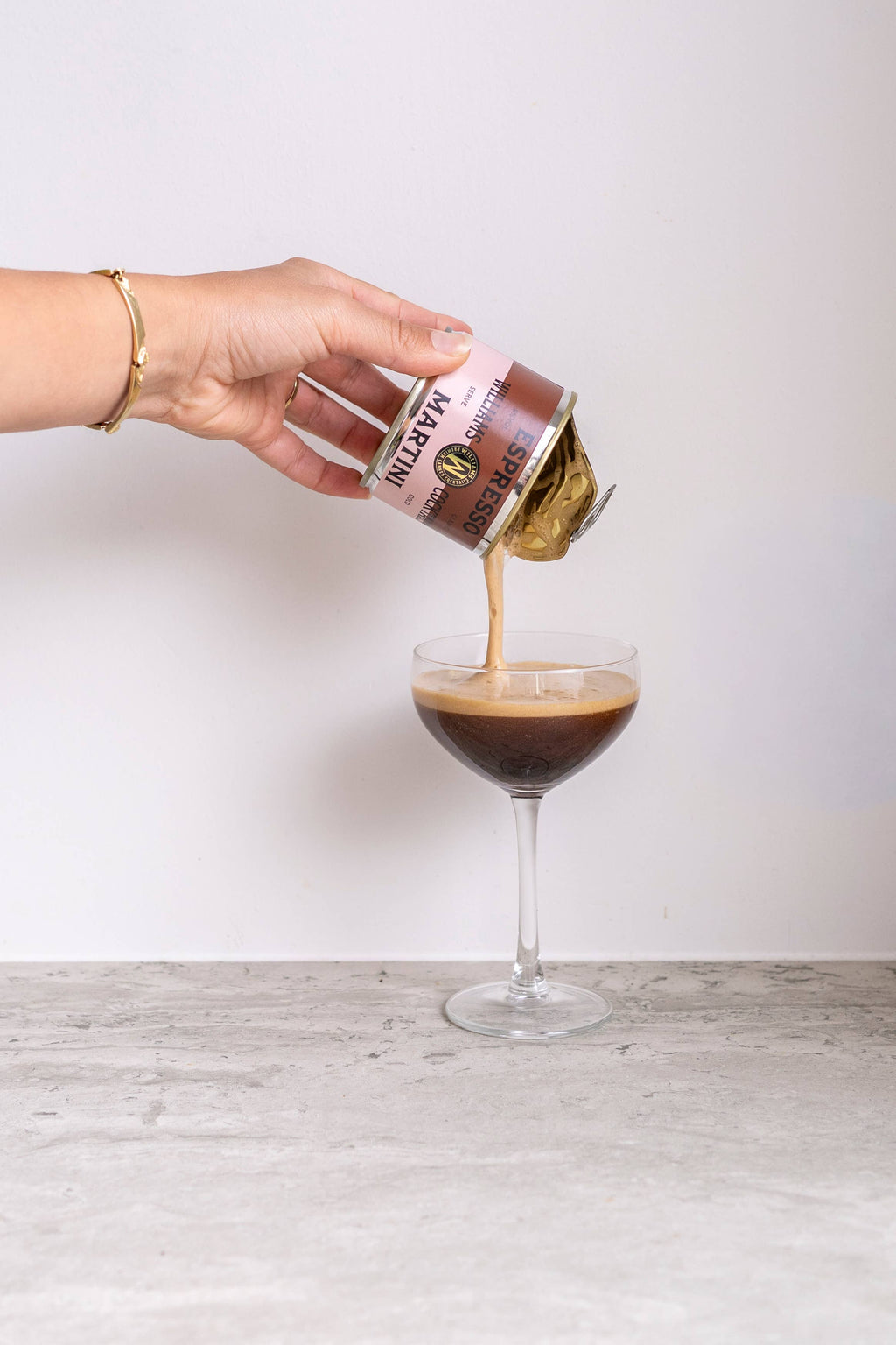 Premium κονσέρβα 130ml Williams Cocktails Espresso Martini με βότκα, αληθινό εκχύλισμα καφέ και λικέρ.