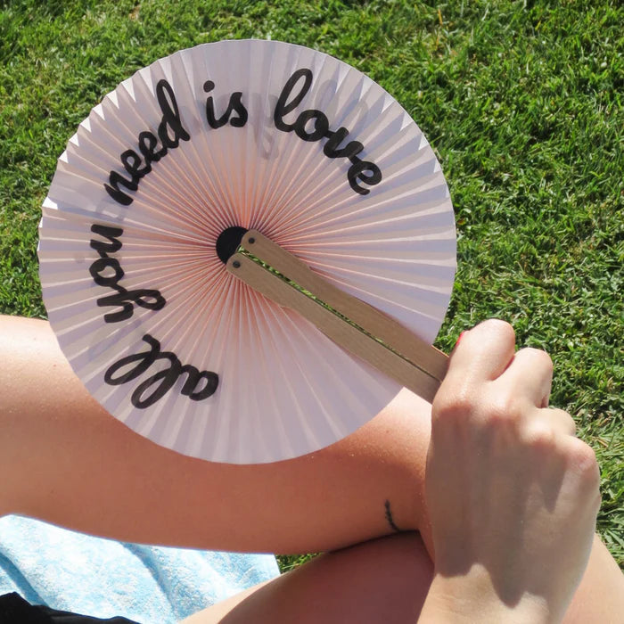 Pai Pai “All You Need Is Love” | Ρετρό Χάρτινη Βεντάλια