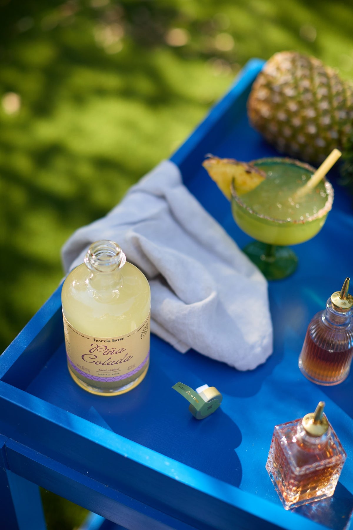 Here's How Piña Colada Cocktail Mix 500ml σε κομψό γυάλινο μπουκάλι, μη αλκοολούχο μίγμα για κοκτέιλ και mocktails.