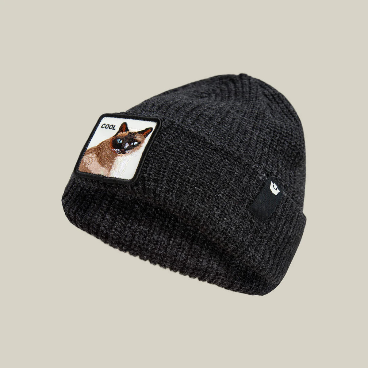 The Cool Beanie | Πλεκτό Σκουφάκι με Κεντητό Patch (Γάτα)