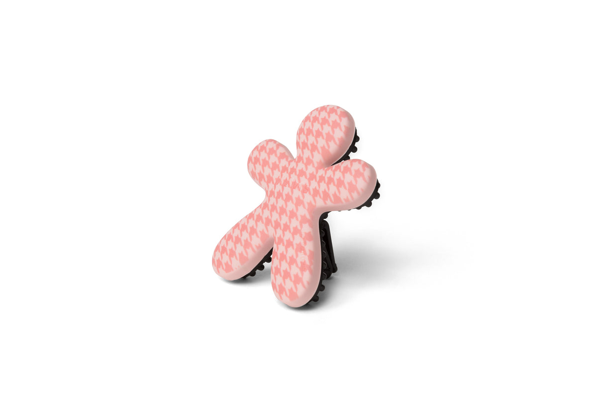 Niki Pink Pied de Poule αρωματικό αυτοκινήτου σε σχήμα ανθρωπάκου με ροζ καρώ μοτίβο houndstooth από την Mr & Mrs Fragrance με άρωμα Peach & Rose και ανταλλακτικό.