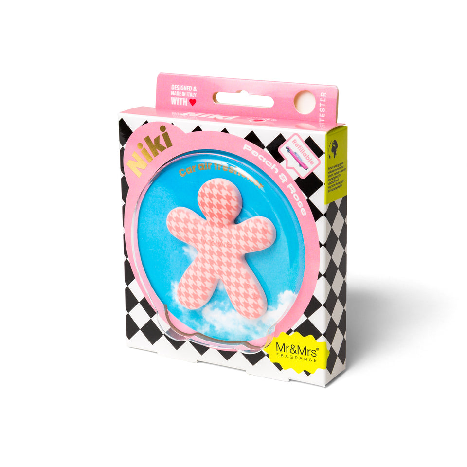 Niki Pink Pied de Poule αρωματικό αυτοκινήτου σε σχήμα ανθρωπάκου με ροζ καρώ μοτίβο houndstooth από την Mr & Mrs Fragrance με άρωμα Peach & Rose και ανταλλακτικό.