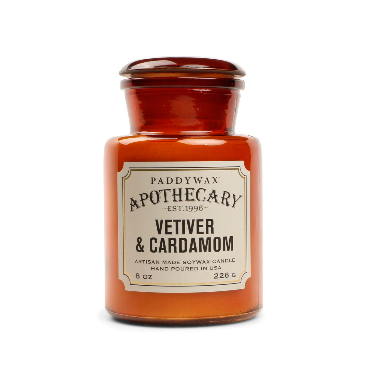Αρωματικό κερί σόγιας Paddywax Apothecary Vetiver & Cardamom 226g σε κεχριμπαρένιο γυάλινο βάζο φαρμακείου.