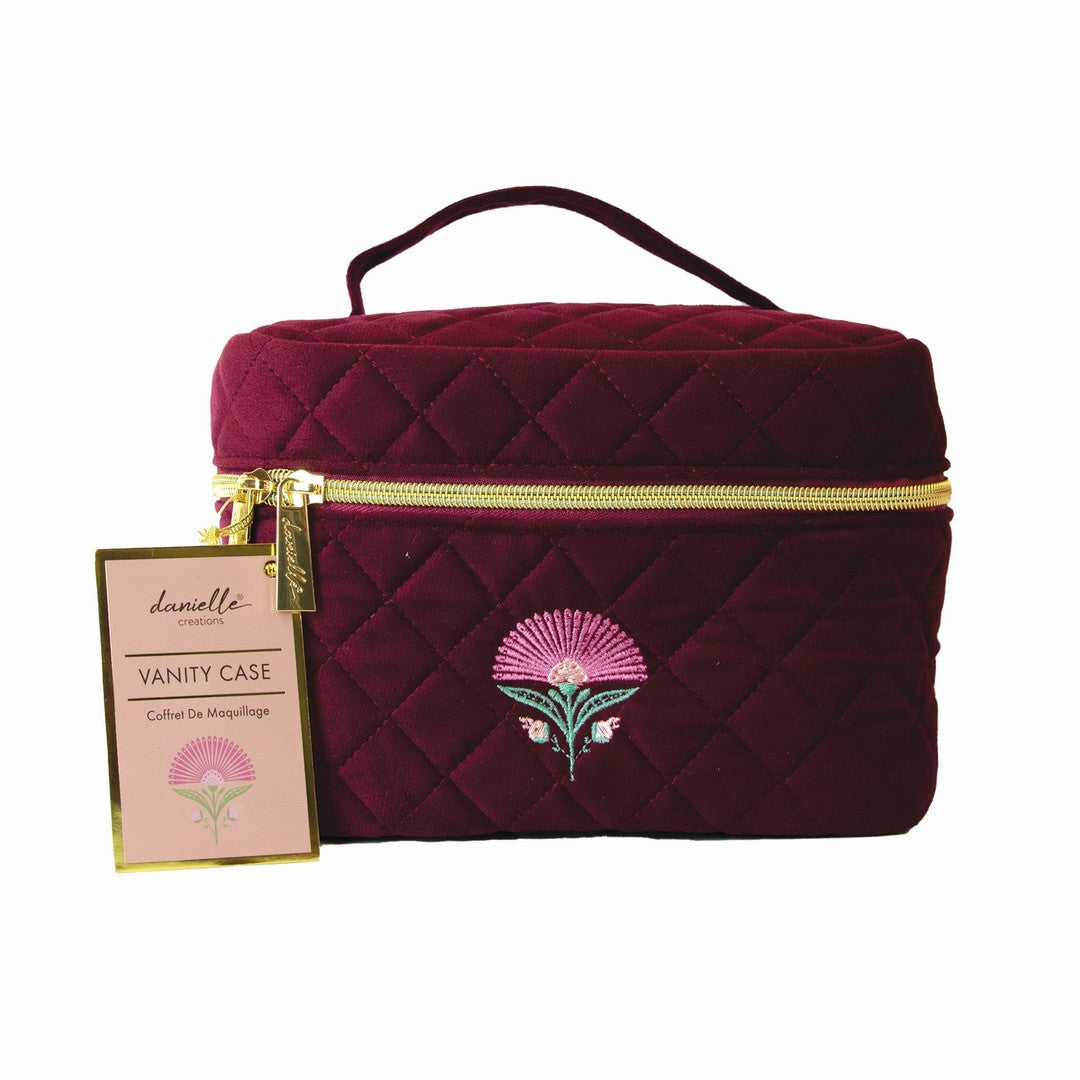 Πολυτελές μπορντώ βαλιτσάκι ομορφιάς (Vanity Case) της Upper Canada με φλοράλ σχέδιο, σταθερή χειρολαβή και διπλό φερμουάρ.