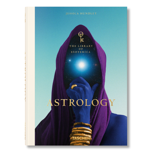 Το premium σκληρόδετο βιβλίο "Astrology" από τη σειρά The Library of Esoterica του εκδοτικού οίκου TASCHEN, με εντυπωσιακό, μυστικιστικό εξώφυλλο και χρυσές λεπτομέρειες.
