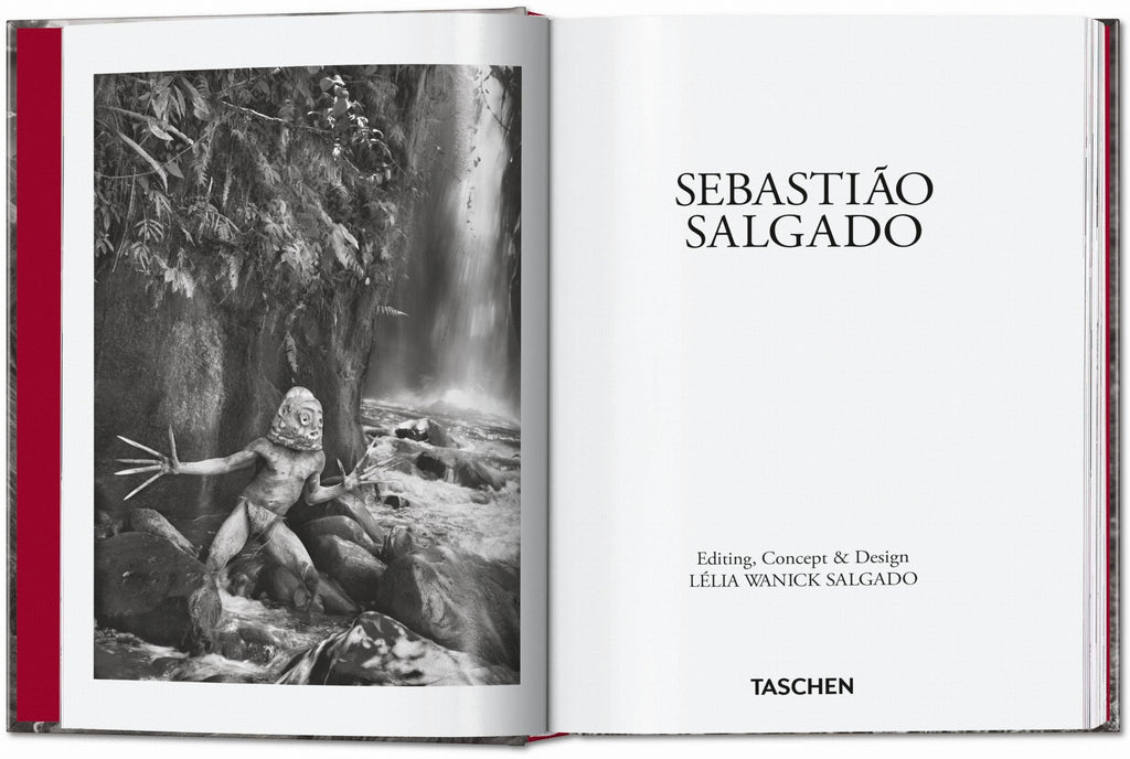 Το βιβλίο Genesis του Sebastião Salgado από τις εκδόσεις TASCHEN, με εμβληματική ασπρόμαυρη φωτογραφία της άγριας φύσης στο εξώφυλλο.