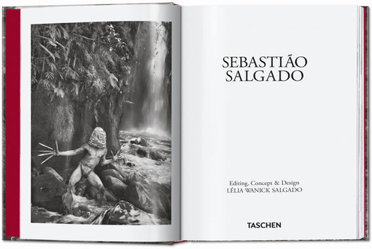 Το βιβλίο Genesis του Sebastião Salgado από τις εκδόσεις TASCHEN, με εμβληματική ασπρόμαυρη φωτογραφία της άγριας φύσης στο εξώφυλλο.