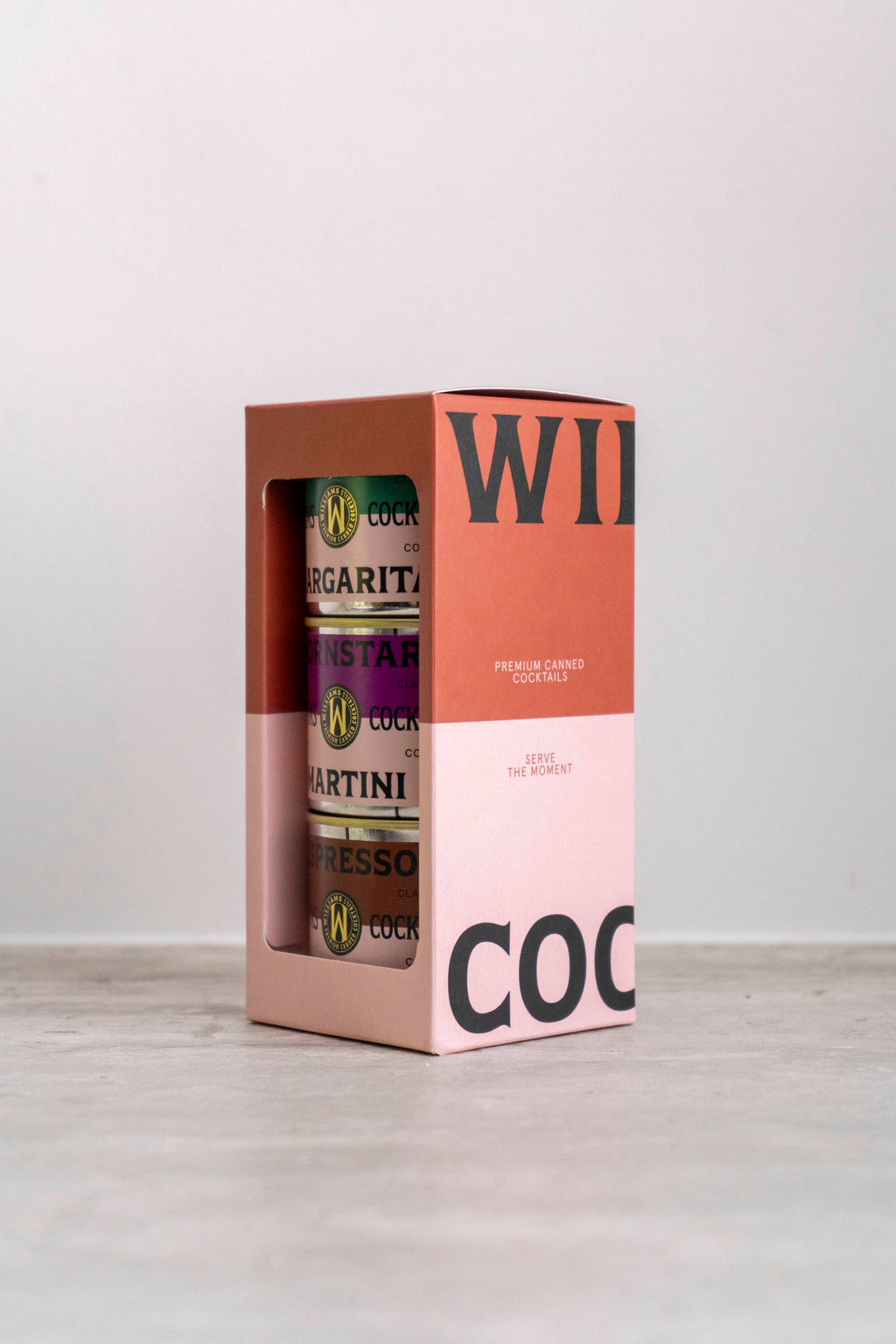 Πολυτελής συσκευασία δώρου Williams Cocktails που περιλαμβάνει τρεις κονσέρβες premium cocktails των 130ml.
