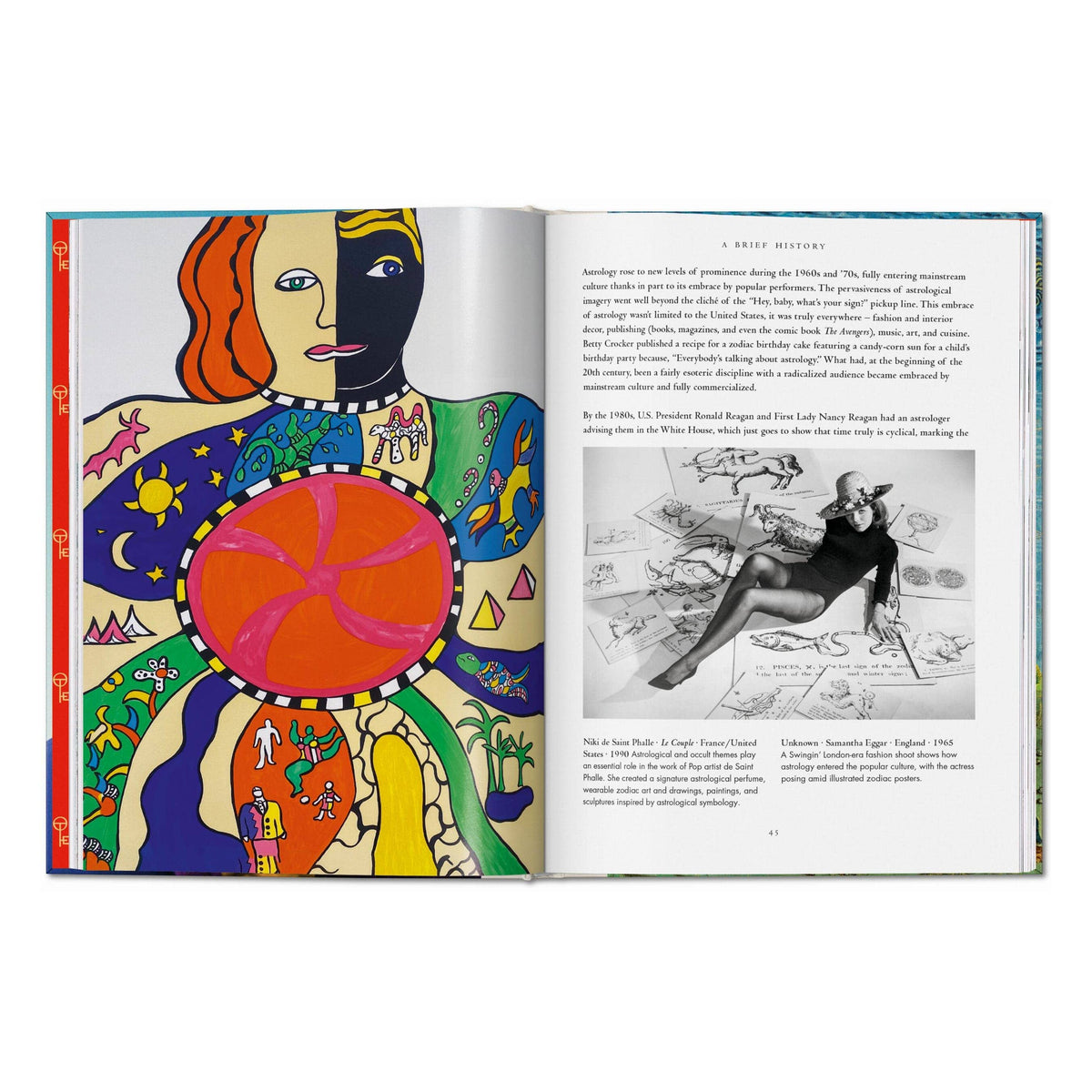 Το premium σκληρόδετο βιβλίο "Astrology" από τη σειρά The Library of Esoterica του εκδοτικού οίκου TASCHEN, με εντυπωσιακό, μυστικιστικό εξώφυλλο και χρυσές λεπτομέρειες.