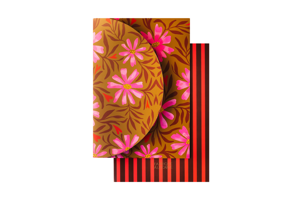 Σετ δύο χάρτινων φακέλων A-Journal σε σχήμα φακέλου με κομψά μοτίβα για την οργάνωση εγγράφων.